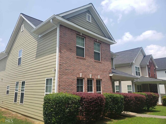 Building Photo - 4297 Ben Hill Rd