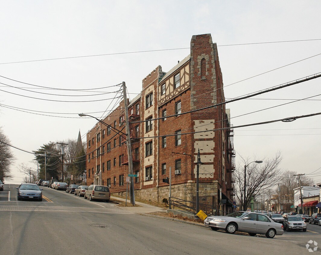 Building Photo - Dobbs Ferry Manor