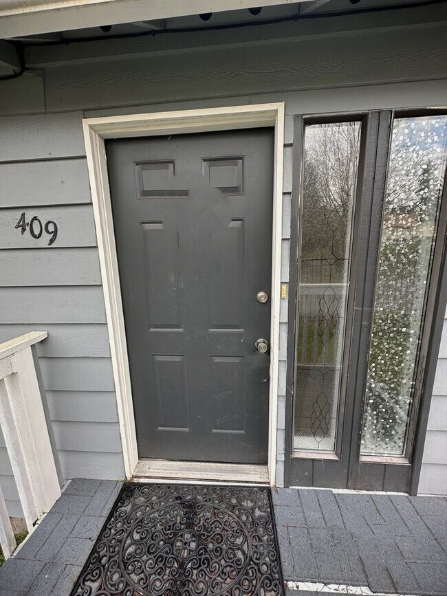 Building Photo - 2 Bedroom Home in Federal Way!