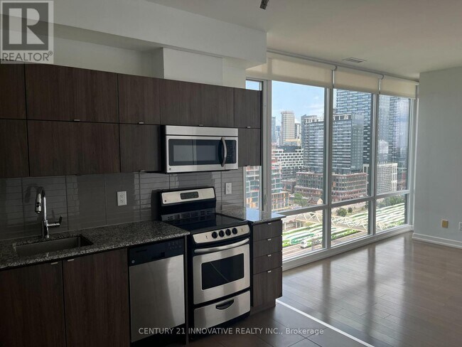Building Photo - 170-1170 Fort York Blvd