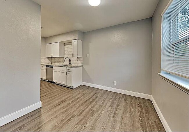 Building Photo - 4832 Locke Ave