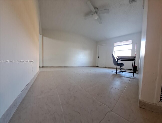 Foto del edificio - 2245 Freedom St