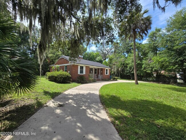 Foto del edificio - 5851 Clifton Ave