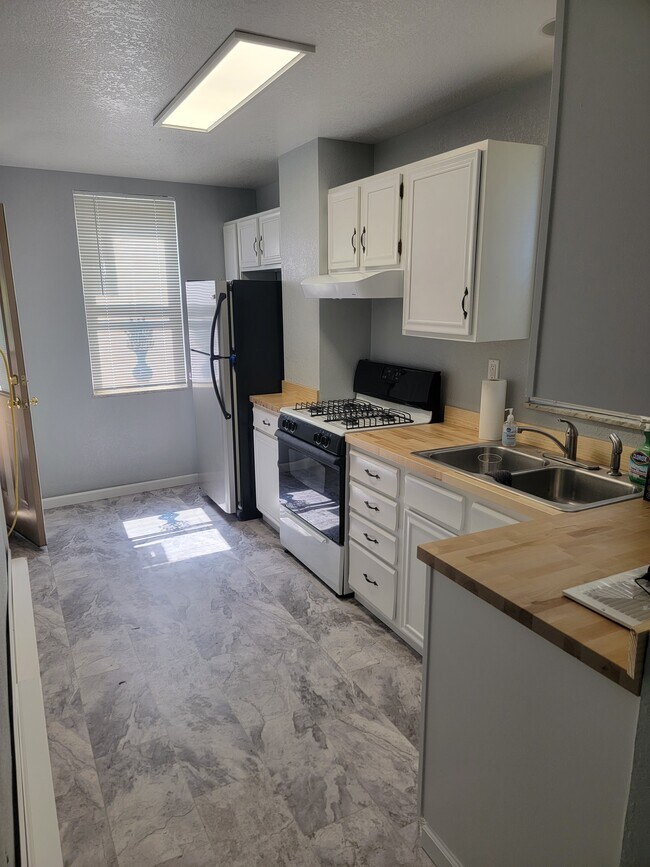 Kitchen - 2258 Almont St