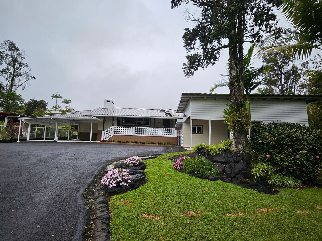 Primary Photo - Beautiful 4 Bedroom 2 Bath Home in Hilo