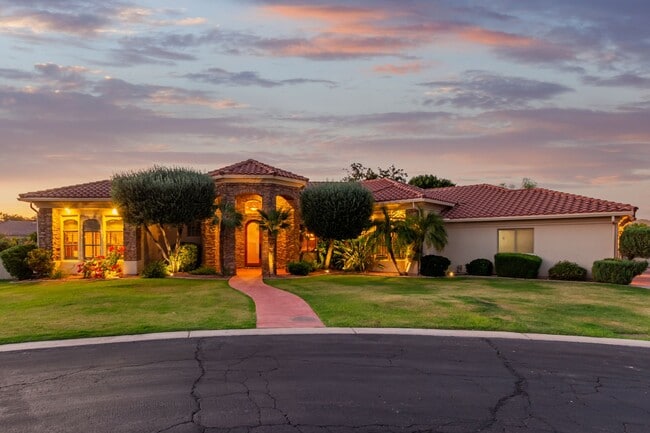 Building Photo - Remarkable 5Bed/4Bath home is in the prest...