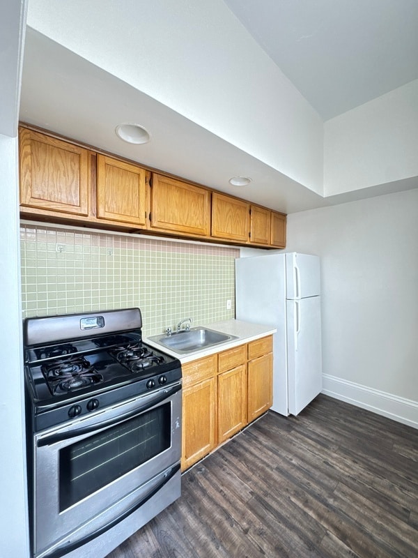 Building Photo - 408 W Chelten Ave