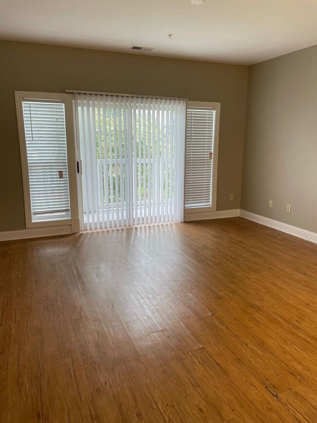 Building Photo - Nice 2 bedroom/2 bath condo in World Tour