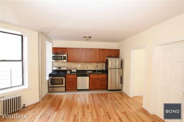 Building Photo - 14 E 105th St