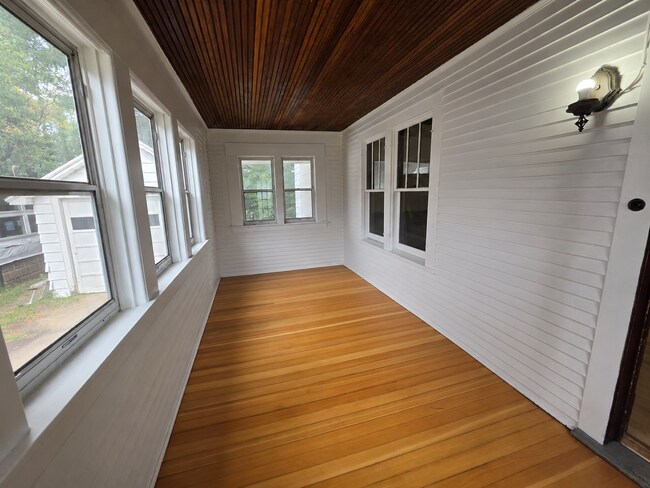 Building Photo - Charming 2 Bedroom Home with Sunroom, Hardwood Floors and River Views!