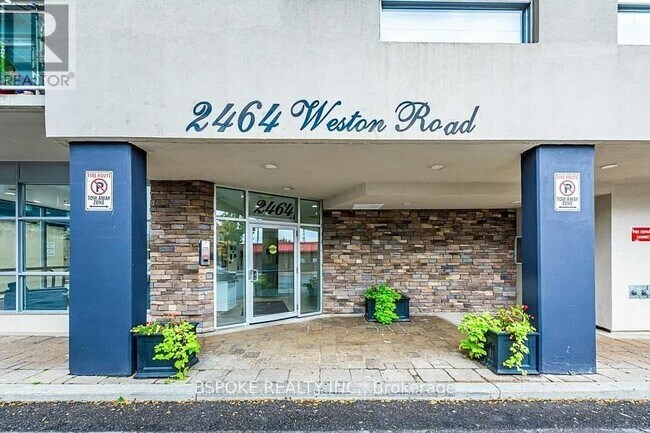 Photo du bâtiment - 2464 Weston Rd