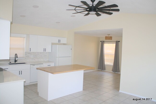 Foto del edificio - Updated 3 bed 2 bath Close to downtown