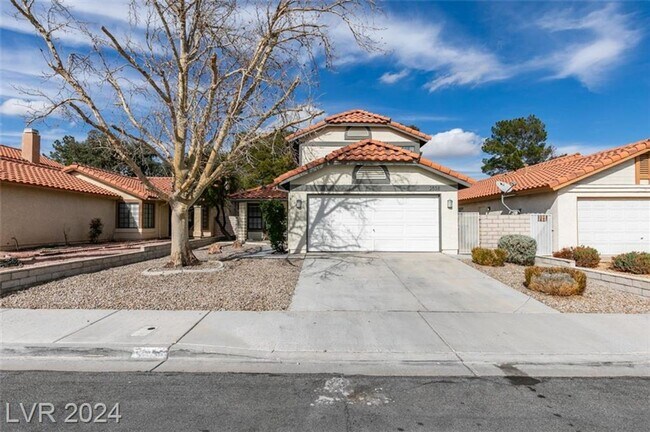 Building Photo - 3 BED, 2.5 BATH HOME LOCATED IN THE HEART ...