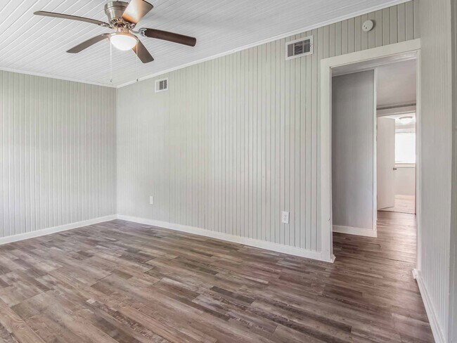 Building Photo - 152 Walnut Dr