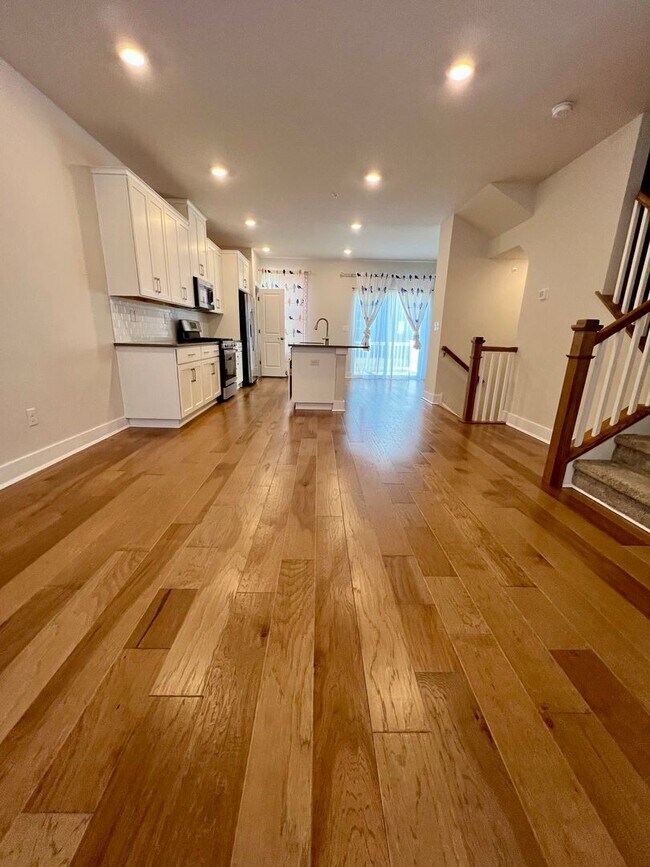 Building Photo - Luxurious 3-Bed Townhome in Spring City wi...