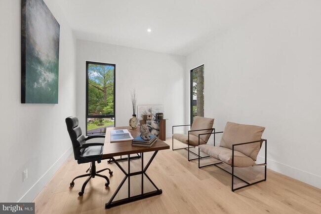 Foto del edificio - 6018 Woodland Terrace