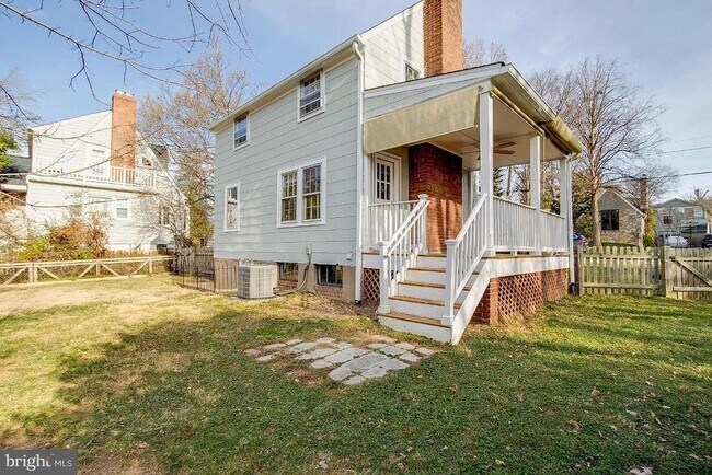 Foto del edificio - 1670 N Longfellow St