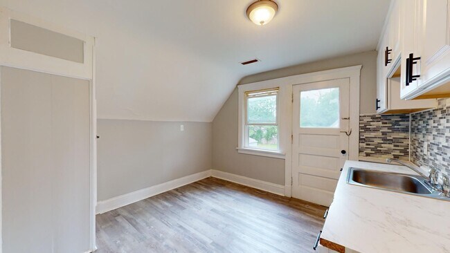 Foto del edificio - 3518-20 W.54th