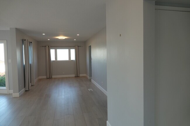 Building Photo - 4 Toprail Ln