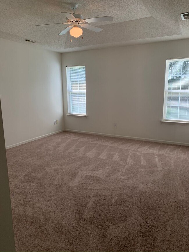 Building Photo - 134 Springwood Ln