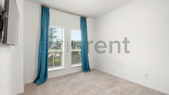 Building Photo - Unit
