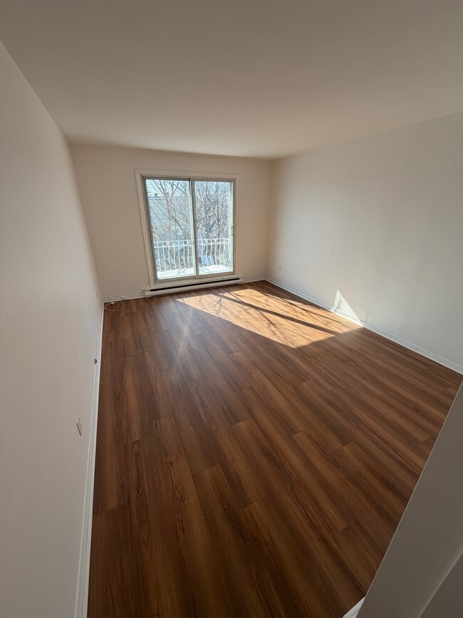 Building Photo - 9421 Av Charton