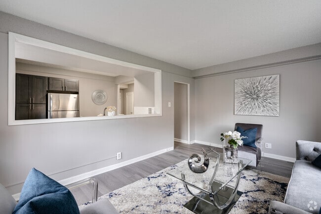 1BR, 1BA - 750SF - Regency Village Apartments