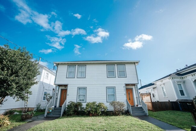 Building Photo - 917 I St