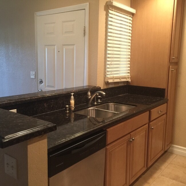 Building Photo - Gated Community * Downstairs 1 bedroom * C...