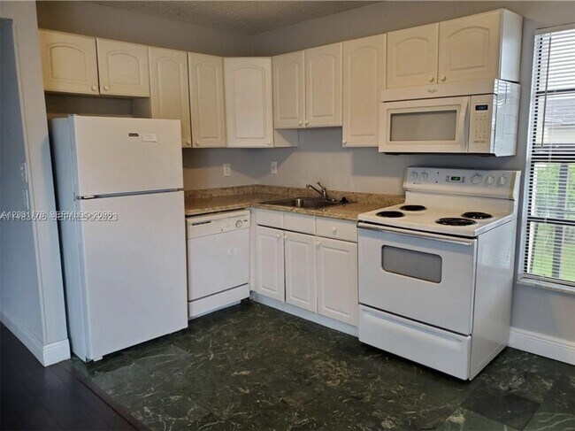 Foto del edificio - 3006 Coral Ridge Dr