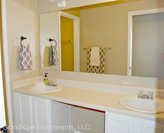 Building Photo - 2 br, 1.5 bath House - 303 Hillsboro Lane