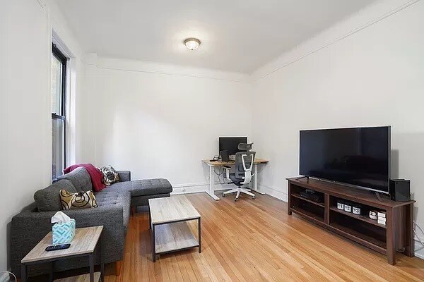 Building Photo - 205 W 54th St
