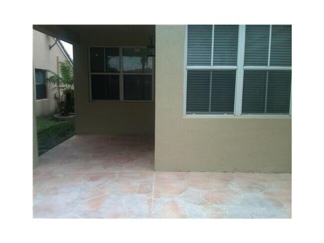 Building Photo - 920 Savannah Falls Dr