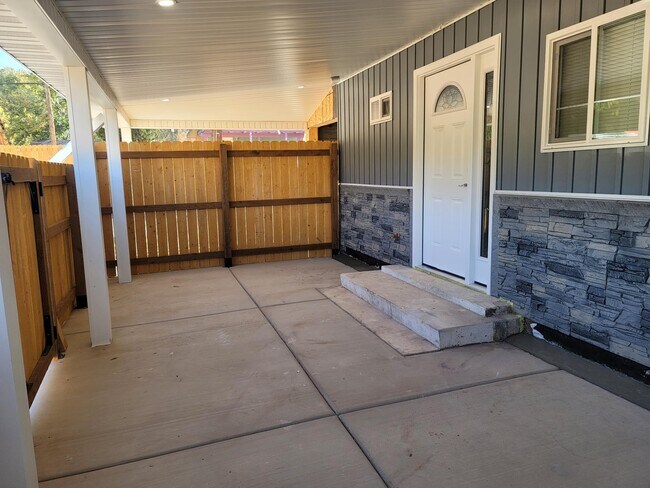 Foto del edificio - 168 E 70 S