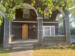 Building Photo - 1065 W 33rd St