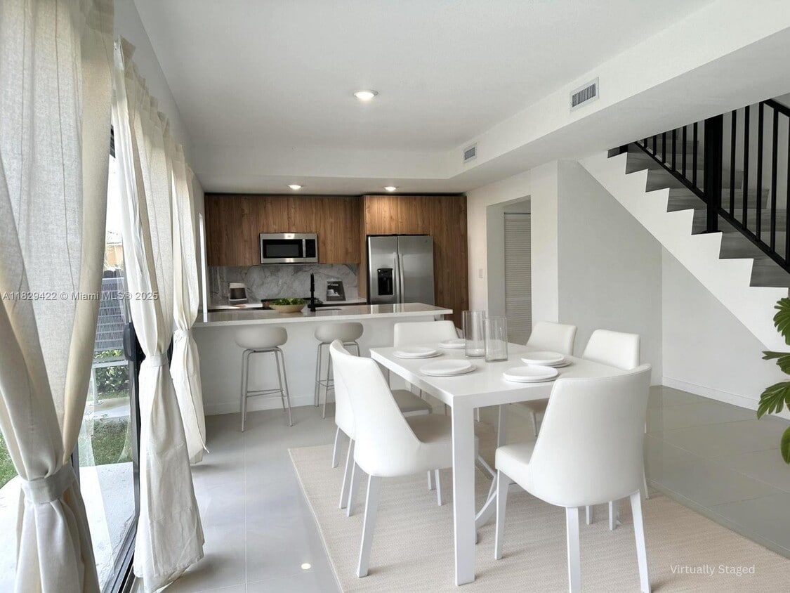 Foto principal - 307 NW 13th Pl