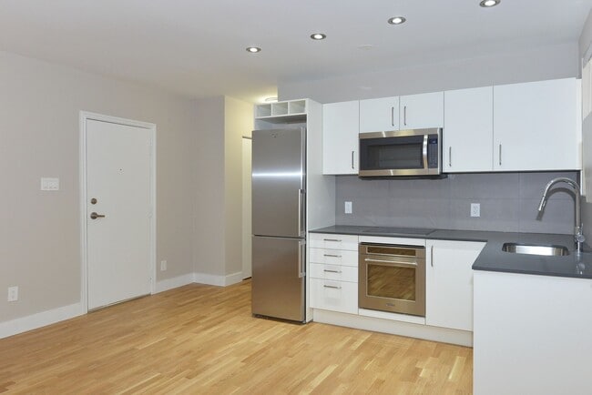 Building Photo - 81 Isabella Street