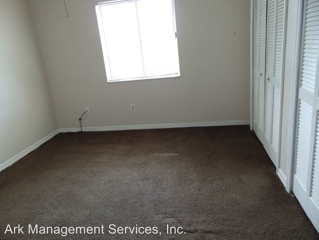 Building Photo - 1062 S Hoagland Blvd