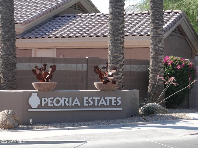 Foto del edificio - 15825 N Hidden Valley Ln