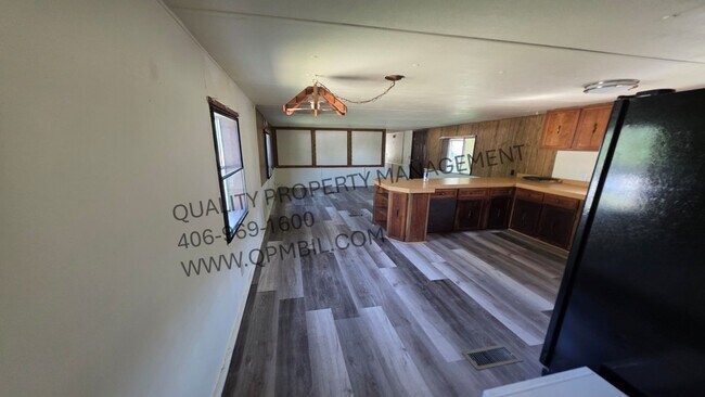 Building Photo - 3955-3956 BLUEBIRD MOBILE CT