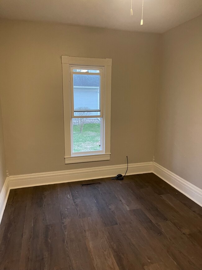 Building Photo - Clark 3 UNIT