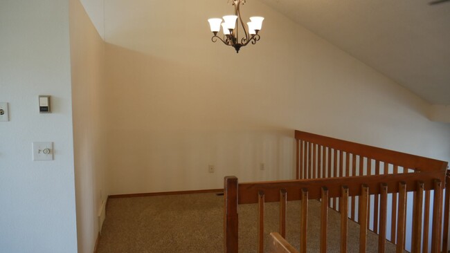 Foto del edificio - 4 Bed, 3 Bathroom House with Fenced in Bac...