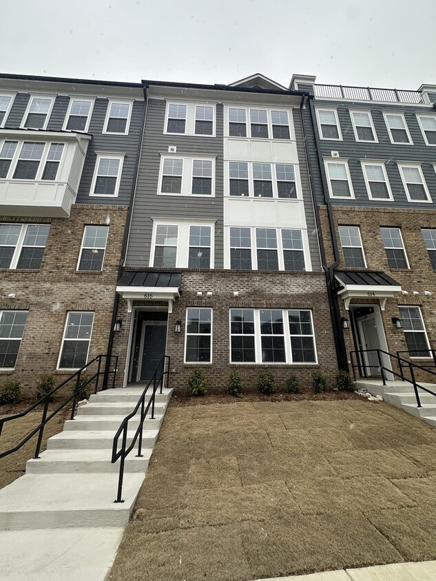 Foto principal - Brand New Condo Walking Distance to Wegman...