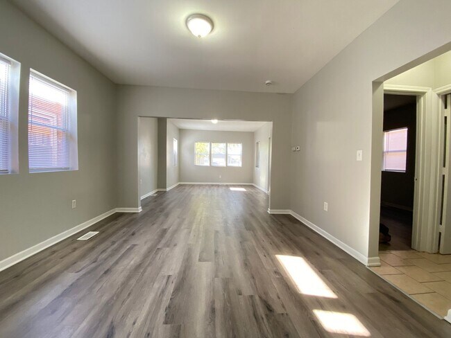 Foto del edificio - 3 Bed Home Available NOW