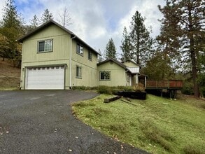 Building Photo - 300 Colonial Dr