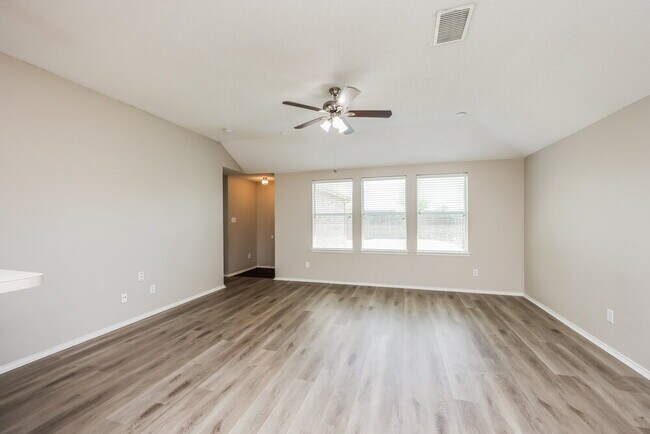 Building Photo - 2404 Becard Dr