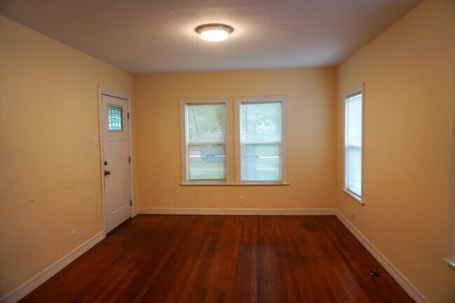 Foto del edificio - 3br / 2ba house in Woodlawn terrace, close...