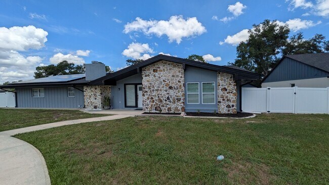 Foto del edificio - Move-In Ready 3-Bed, 2-Bath Fully Fenced P...