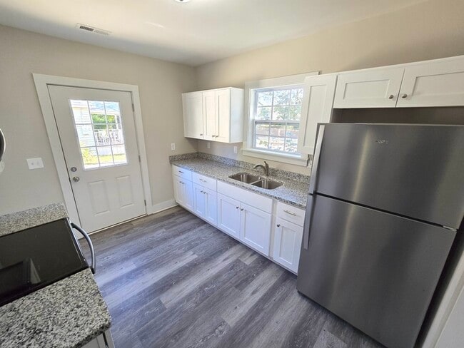 Building Photo - 9447 Peachtree St