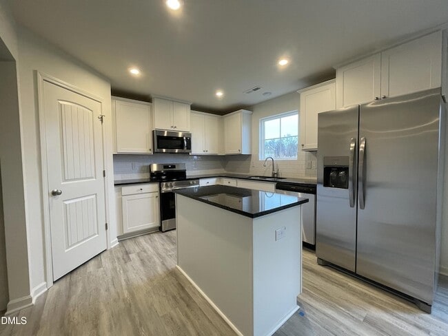 Building Photo - 49 Suhani Ln